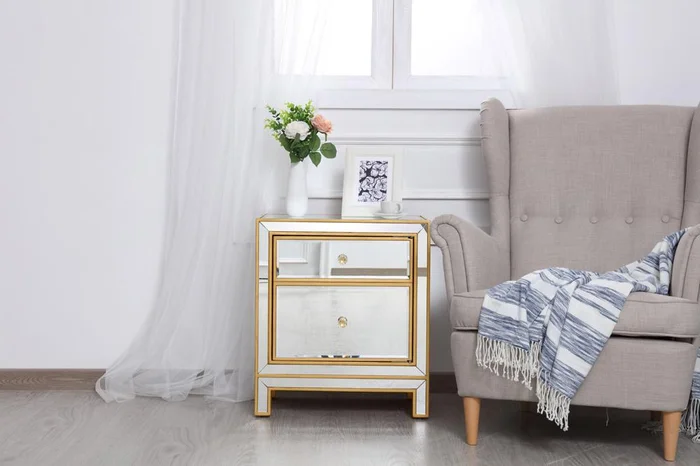 Elegant Furniture & Lighting – Reflexion End table 1 door 21in. W x 14in. D x 24in. H in gold – MF72016G