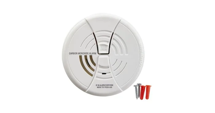 First Alert Battery Powered Carbon Monoxide Detector with Electrochemical CO Sensor and Tamper-Resistant Locking Pin