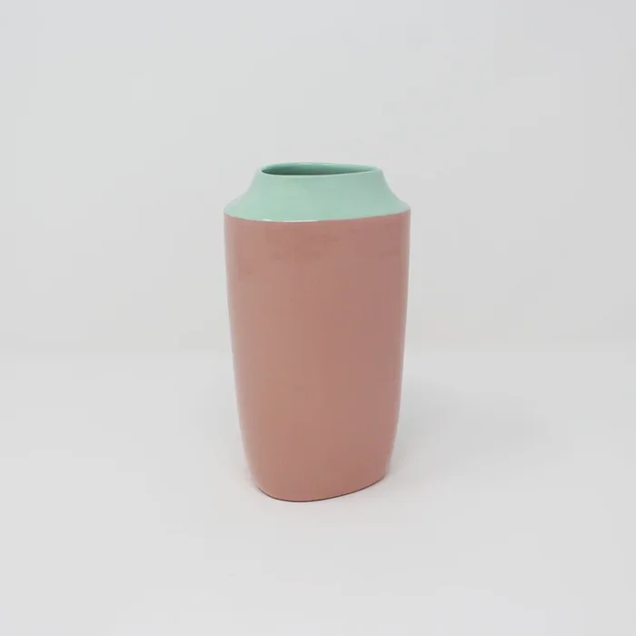 Pink Bermuda Top Curve Short Vase